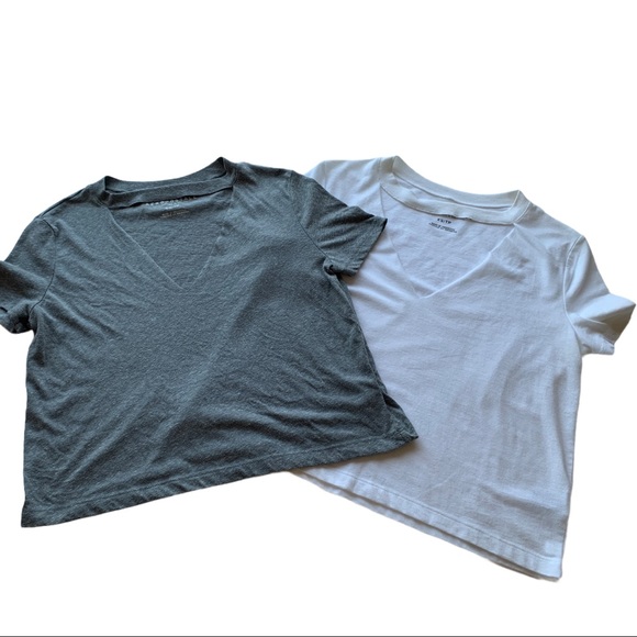 (2) Aeropostale Basic V-Neck Crop Top Bundle- XS - Picture 1 of 14